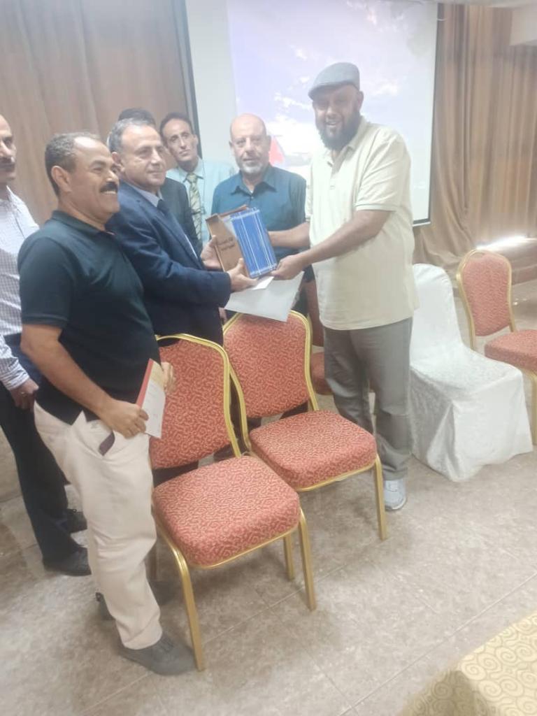  The President of Aden University Receives the Study of Yemeni Migration- Reciprocal Impacts